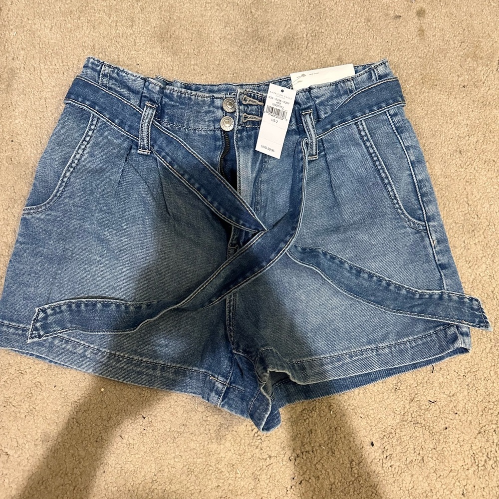 American eagle mom short with tie waist, size 2 NWT